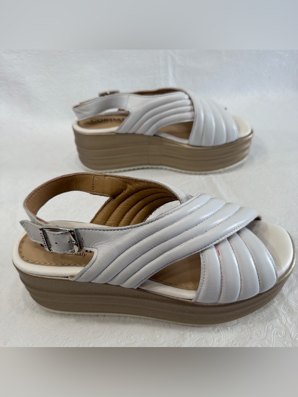 Cordani Yvonne Platform Wedge Sandals Tan White Womens 39 Made in Italy DEFECT